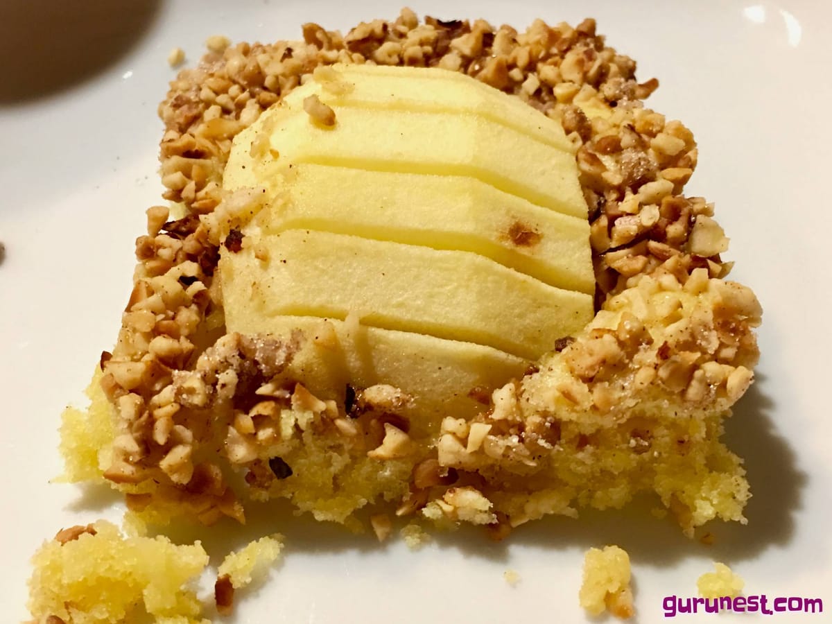 Apfelkuchen mit Haselnüssen vegan