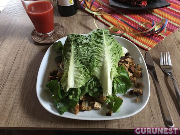 Räuchertofu und Auberginen auf Hummusbrot vegan à la gurunest
