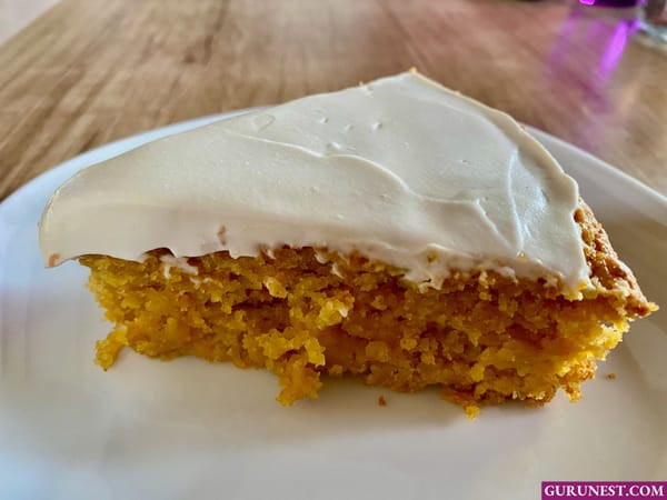Möhrenkuchen mit Frischkäsetopping vegan à la gurunest